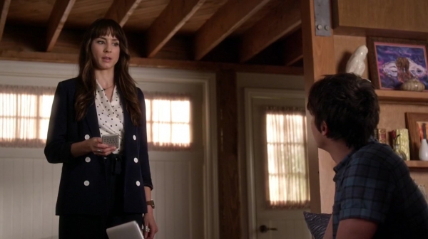 Pretty_Little_Liars_S06E15_Do_Not_Disturb_720p_WEB-DL_DD5_1_H_264-NTb_1402.jpg