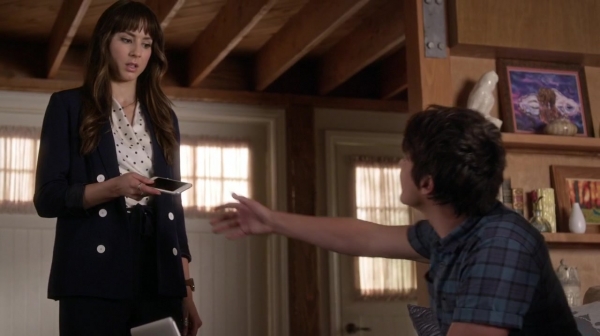 Pretty_Little_Liars_S06E15_Do_Not_Disturb_720p_WEB-DL_DD5_1_H_264-NTb_1406.jpg