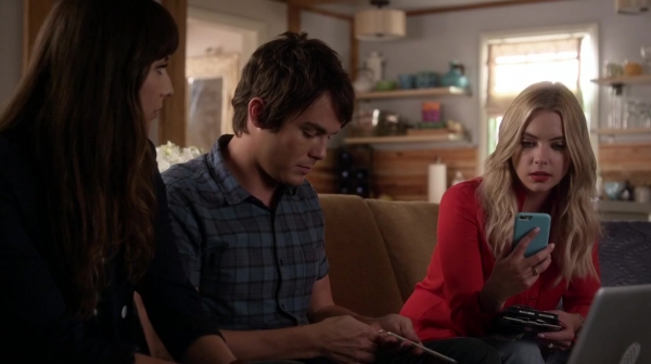 Pretty_Little_Liars_S06E15_Do_Not_Disturb_720p_WEB-DL_DD5_1_H_264-NTb_1418.jpg