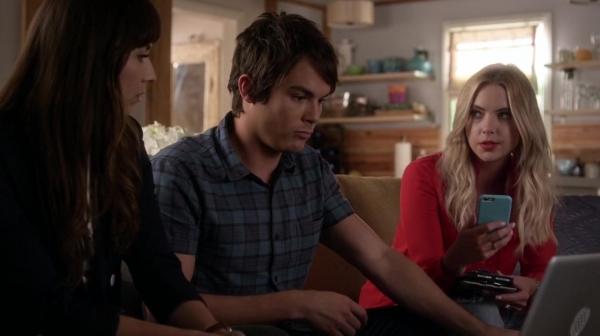Pretty_Little_Liars_S06E15_Do_Not_Disturb_720p_WEB-DL_DD5_1_H_264-NTb_1421.jpg