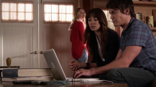Pretty_Little_Liars_S06E15_Do_Not_Disturb_720p_WEB-DL_DD5_1_H_264-NTb_1445.jpg