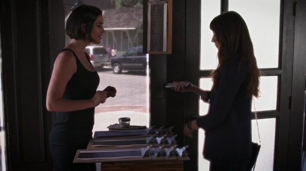 Pretty_Little_Liars_S06E15_Do_Not_Disturb_720p_WEB-DL_DD5_1_H_264-NTb_1569.jpg
