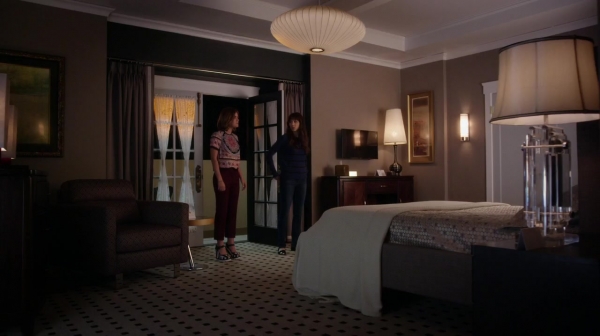 Pretty_Little_Liars_S06E15_Do_Not_Disturb_720p_WEB-DL_DD5_1_H_264-NTb_2157.jpg