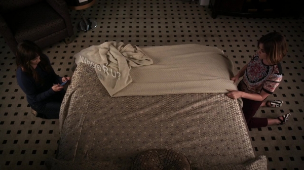 Pretty_Little_Liars_S06E15_Do_Not_Disturb_720p_WEB-DL_DD5_1_H_264-NTb_2268.jpg