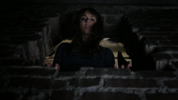 Pretty_Little_Liars_S06E15_Do_Not_Disturb_720p_WEB-DL_DD5_1_H_264-NTb_2444.jpg