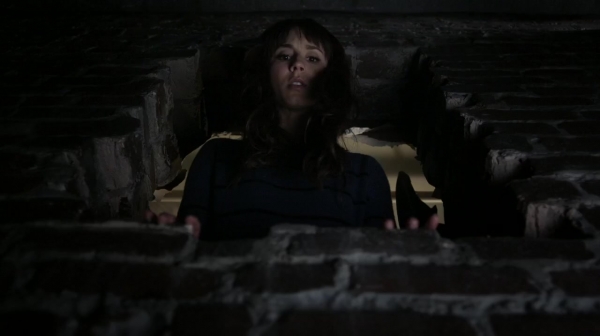 Pretty_Little_Liars_S06E15_Do_Not_Disturb_720p_WEB-DL_DD5_1_H_264-NTb_2447.jpg