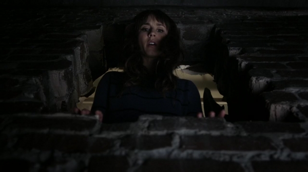 Pretty_Little_Liars_S06E15_Do_Not_Disturb_720p_WEB-DL_DD5_1_H_264-NTb_2448.jpg