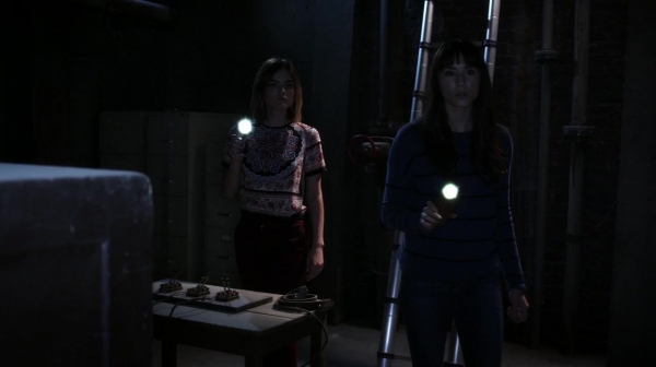 Pretty_Little_Liars_S06E16_Where_Somebody_Waits_for_Me_720p_WEB-DL_DD5_1_H_264-NTb_0121.jpg