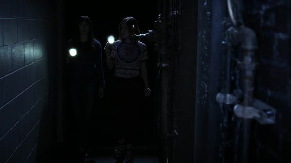 Pretty_Little_Liars_S06E16_Where_Somebody_Waits_for_Me_720p_WEB-DL_DD5_1_H_264-NTb_0141.jpg