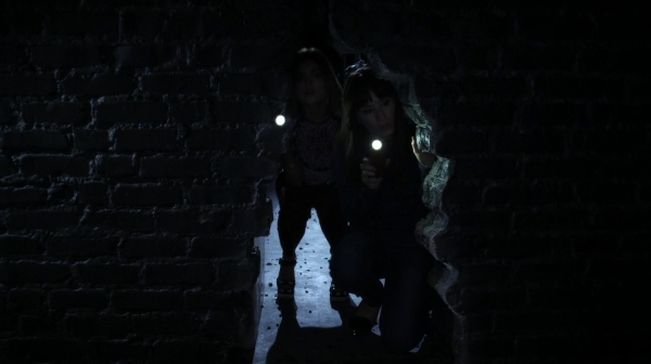 Pretty_Little_Liars_S06E16_Where_Somebody_Waits_for_Me_720p_WEB-DL_DD5_1_H_264-NTb_0199.jpg