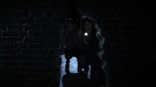 Pretty_Little_Liars_S06E16_Where_Somebody_Waits_for_Me_720p_WEB-DL_DD5_1_H_264-NTb_0200.jpg