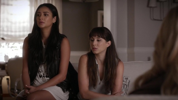 Pretty_Little_Liars_S06E16_Where_Somebody_Waits_for_Me_720p_WEB-DL_DD5_1_H_264-NTb_0815.jpg