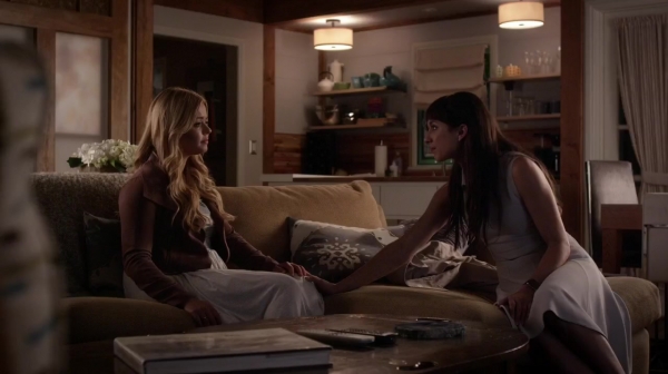 Pretty_Little_Liars_S06E16_Where_Somebody_Waits_for_Me_720p_WEB-DL_DD5_1_H_264-NTb_1888.jpg