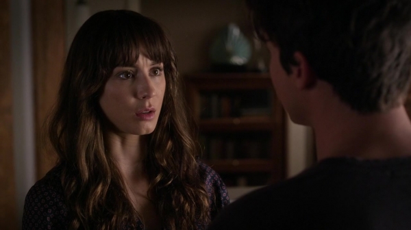 Pretty_Little_Liars_S06E17_We_ve_All_Got_Baggage_720p_WEB-DL_DD5_1_H_264-NTb_0203.jpg