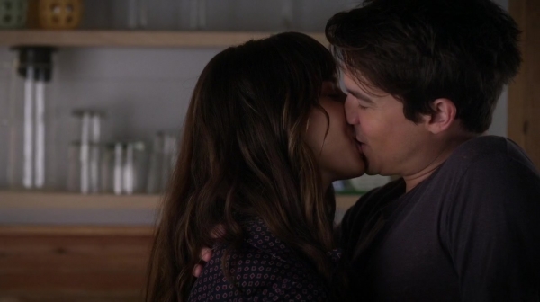 Pretty_Little_Liars_S06E17_We_ve_All_Got_Baggage_720p_WEB-DL_DD5_1_H_264-NTb_0228.jpg