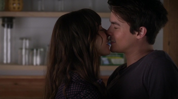 Pretty_Little_Liars_S06E17_We_ve_All_Got_Baggage_720p_WEB-DL_DD5_1_H_264-NTb_0229.jpg