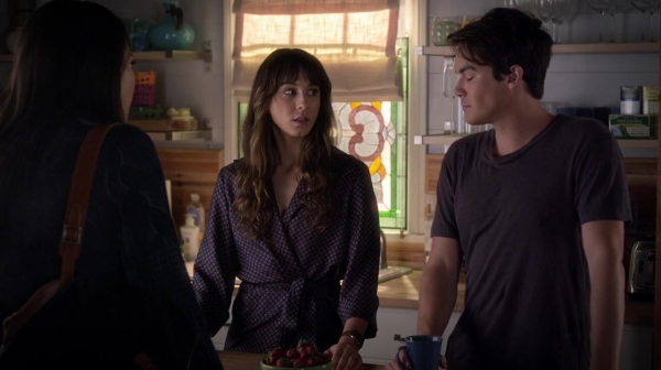 Pretty_Little_Liars_S06E17_We_ve_All_Got_Baggage_720p_WEB-DL_DD5_1_H_264-NTb_0271.jpg
