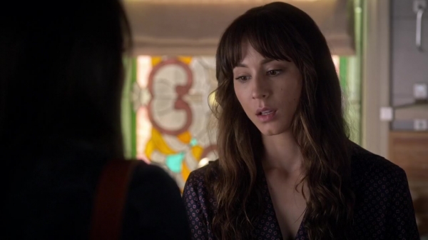 Pretty_Little_Liars_S06E17_We_ve_All_Got_Baggage_720p_WEB-DL_DD5_1_H_264-NTb_0274.jpg