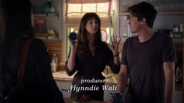 Pretty_Little_Liars_S06E17_We_ve_All_Got_Baggage_720p_WEB-DL_DD5_1_H_264-NTb_0284.jpg