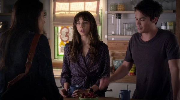 Pretty_Little_Liars_S06E17_We_ve_All_Got_Baggage_720p_WEB-DL_DD5_1_H_264-NTb_0289.jpg