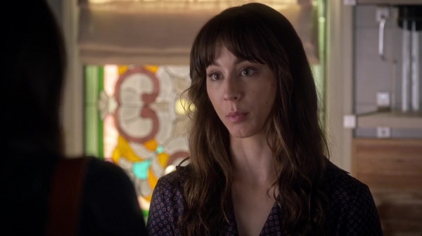 Pretty_Little_Liars_S06E17_We_ve_All_Got_Baggage_720p_WEB-DL_DD5_1_H_264-NTb_0296.jpg