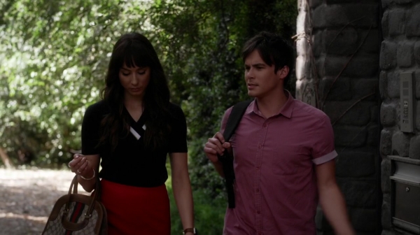 Pretty_Little_Liars_S06E17_We_ve_All_Got_Baggage_720p_WEB-DL_DD5_1_H_264-NTb_0804.jpg