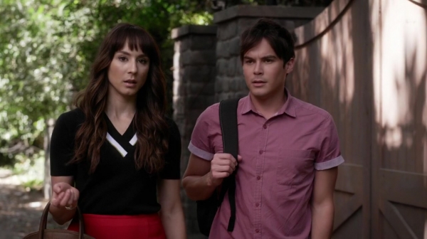 Pretty_Little_Liars_S06E17_We_ve_All_Got_Baggage_720p_WEB-DL_DD5_1_H_264-NTb_0810.jpg