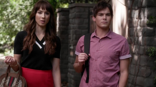 Pretty_Little_Liars_S06E17_We_ve_All_Got_Baggage_720p_WEB-DL_DD5_1_H_264-NTb_0813.jpg