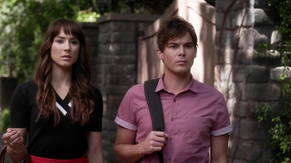 Pretty_Little_Liars_S06E17_We_ve_All_Got_Baggage_720p_WEB-DL_DD5_1_H_264-NTb_0817.jpg