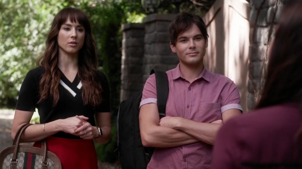 Pretty_Little_Liars_S06E17_We_ve_All_Got_Baggage_720p_WEB-DL_DD5_1_H_264-NTb_0838.jpg