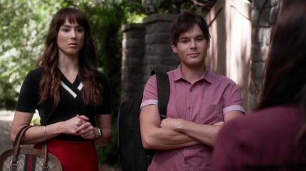 Pretty_Little_Liars_S06E17_We_ve_All_Got_Baggage_720p_WEB-DL_DD5_1_H_264-NTb_0839.jpg