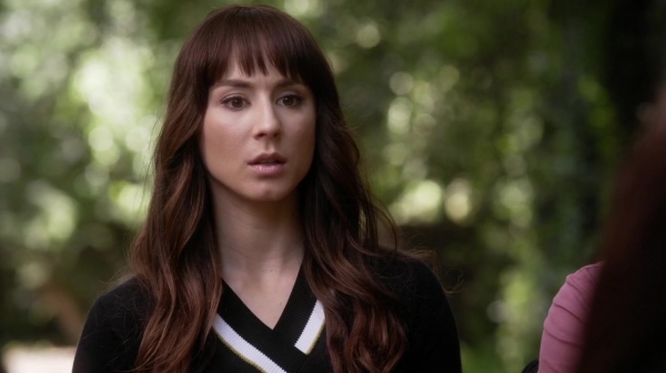 Pretty_Little_Liars_S06E17_We_ve_All_Got_Baggage_720p_WEB-DL_DD5_1_H_264-NTb_0844.jpg