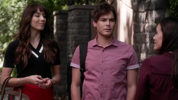 Pretty_Little_Liars_S06E17_We_ve_All_Got_Baggage_720p_WEB-DL_DD5_1_H_264-NTb_0869.jpg