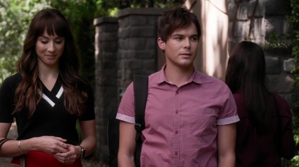 Pretty_Little_Liars_S06E17_We_ve_All_Got_Baggage_720p_WEB-DL_DD5_1_H_264-NTb_0870.jpg