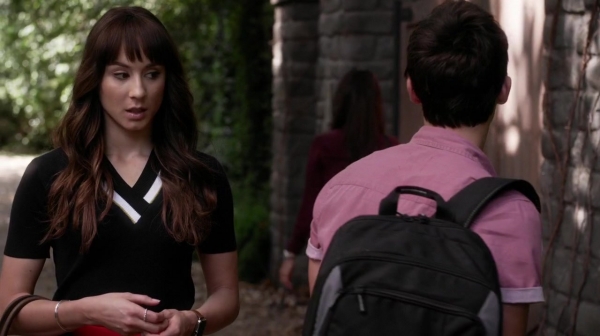 Pretty_Little_Liars_S06E17_We_ve_All_Got_Baggage_720p_WEB-DL_DD5_1_H_264-NTb_0872.jpg