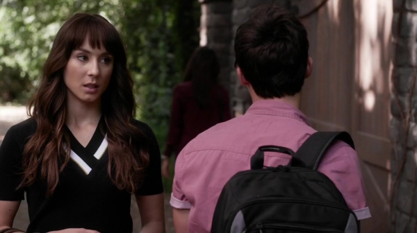 Pretty_Little_Liars_S06E17_We_ve_All_Got_Baggage_720p_WEB-DL_DD5_1_H_264-NTb_0873.jpg