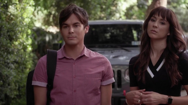 Pretty_Little_Liars_S06E17_We_ve_All_Got_Baggage_720p_WEB-DL_DD5_1_H_264-NTb_0878.jpg