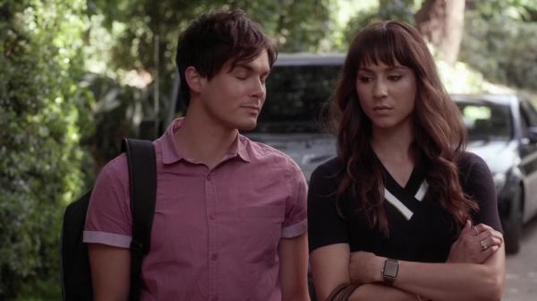 Pretty_Little_Liars_S06E17_We_ve_All_Got_Baggage_720p_WEB-DL_DD5_1_H_264-NTb_0893.jpg