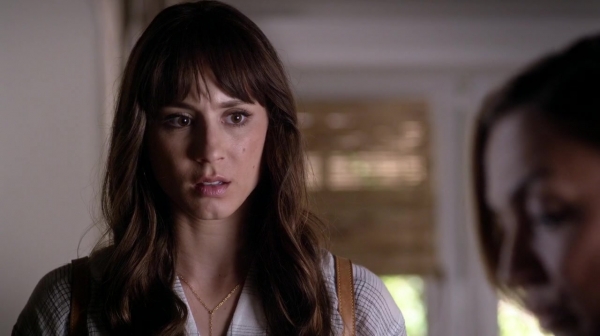 Pretty_Little_Liars_S06E17_We_ve_All_Got_Baggage_720p_WEB-DL_DD5_1_H_264-NTb_1851.jpg