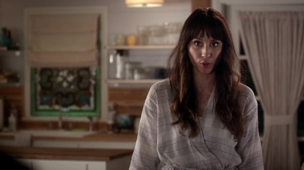 Pretty_Little_Liars_S06E17_We_ve_All_Got_Baggage_720p_WEB-DL_DD5_1_H_264-NTb_2098.jpg