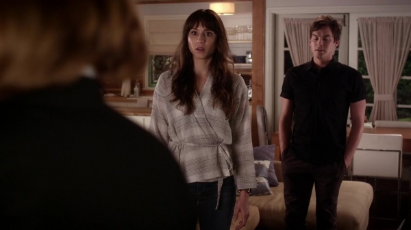Pretty_Little_Liars_S06E17_We_ve_All_Got_Baggage_720p_WEB-DL_DD5_1_H_264-NTb_2135.jpg