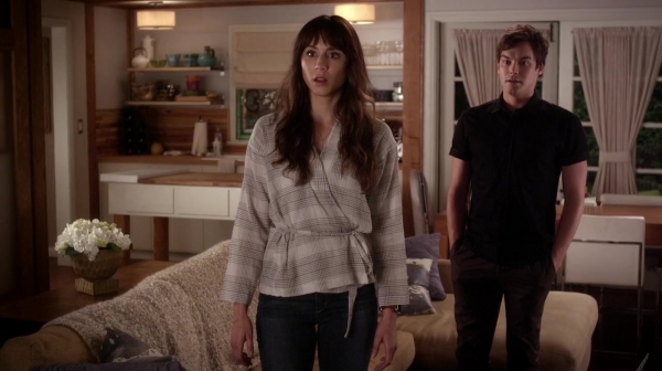 Pretty_Little_Liars_S06E17_We_ve_All_Got_Baggage_720p_WEB-DL_DD5_1_H_264-NTb_2136.jpg