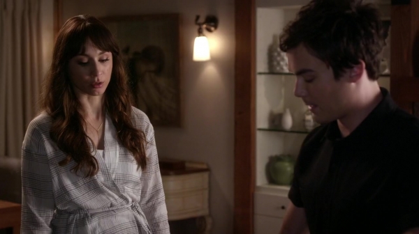Pretty_Little_Liars_S06E17_We_ve_All_Got_Baggage_720p_WEB-DL_DD5_1_H_264-NTb_2379.jpg