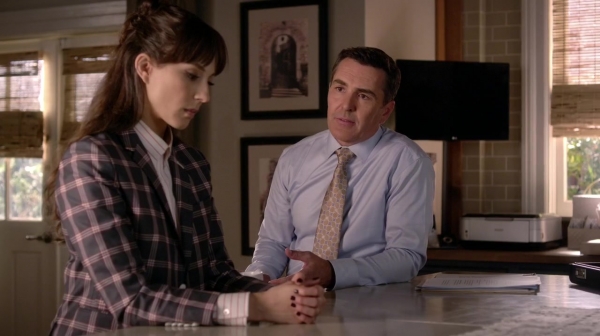 Pretty_Little_Liars_S06E18_Burn_This_720p_WEB-DL_DD5_1_H_264-NTb_0202.jpg