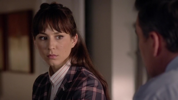 Pretty_Little_Liars_S06E18_Burn_This_720p_WEB-DL_DD5_1_H_264-NTb_0208.jpg