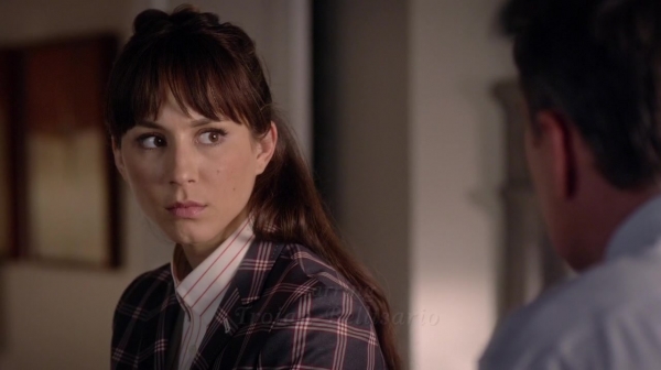 Pretty_Little_Liars_S06E18_Burn_This_720p_WEB-DL_DD5_1_H_264-NTb_0211.jpg