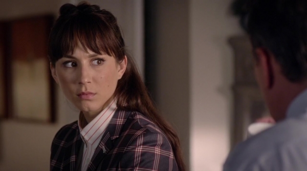 Pretty_Little_Liars_S06E18_Burn_This_720p_WEB-DL_DD5_1_H_264-NTb_0212.jpg