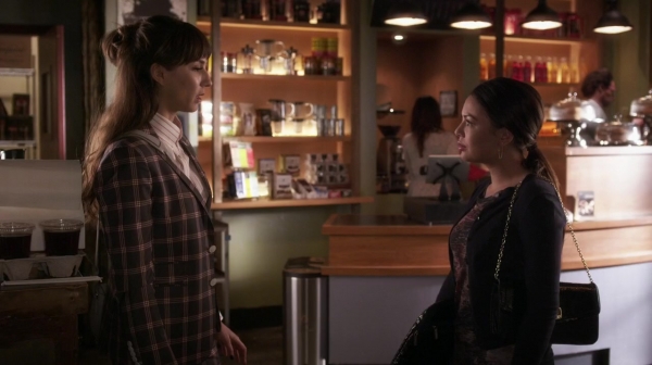 Pretty_Little_Liars_S06E18_Burn_This_720p_WEB-DL_DD5_1_H_264-NTb_0949.jpg