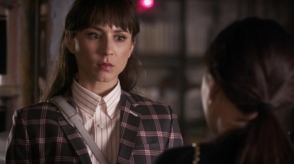 Pretty_Little_Liars_S06E18_Burn_This_720p_WEB-DL_DD5_1_H_264-NTb_0968.jpg