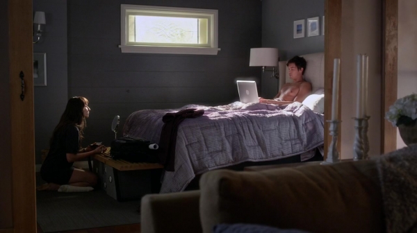 Pretty_Little_Liars_S06E20_Hush_Hush_Sweet_Little_Liars_720p_WEB-DL_DD5_1_H_264-NTb_1044.jpg